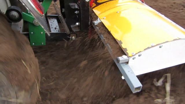 Фреза на шкворнях для МТ-110 в работе. смотреть онлайн