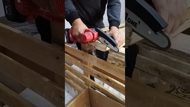 Аккумуляторная#цепная#пила# Number one # работе. смотреть онлайн