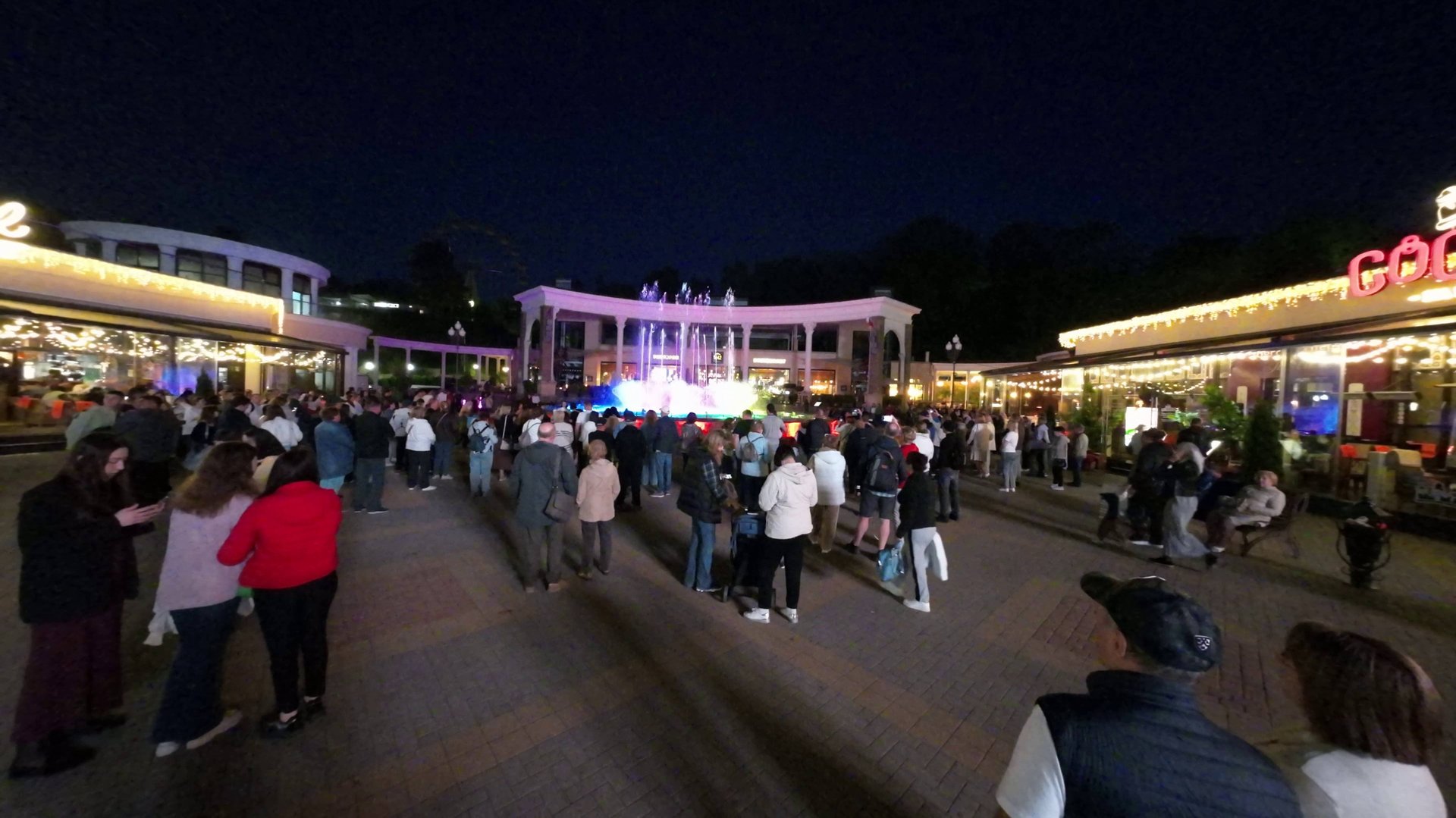 Ночной Кисловодск. Курортный бульвар и проспект Ленина. 17 мая 2025 г. смотреть онлайн