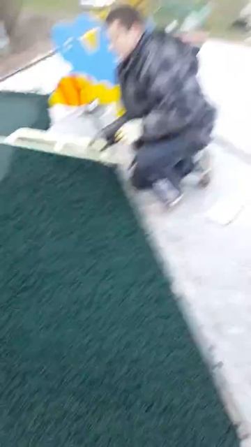 Укладка резиновой крошки смотреть онлайн