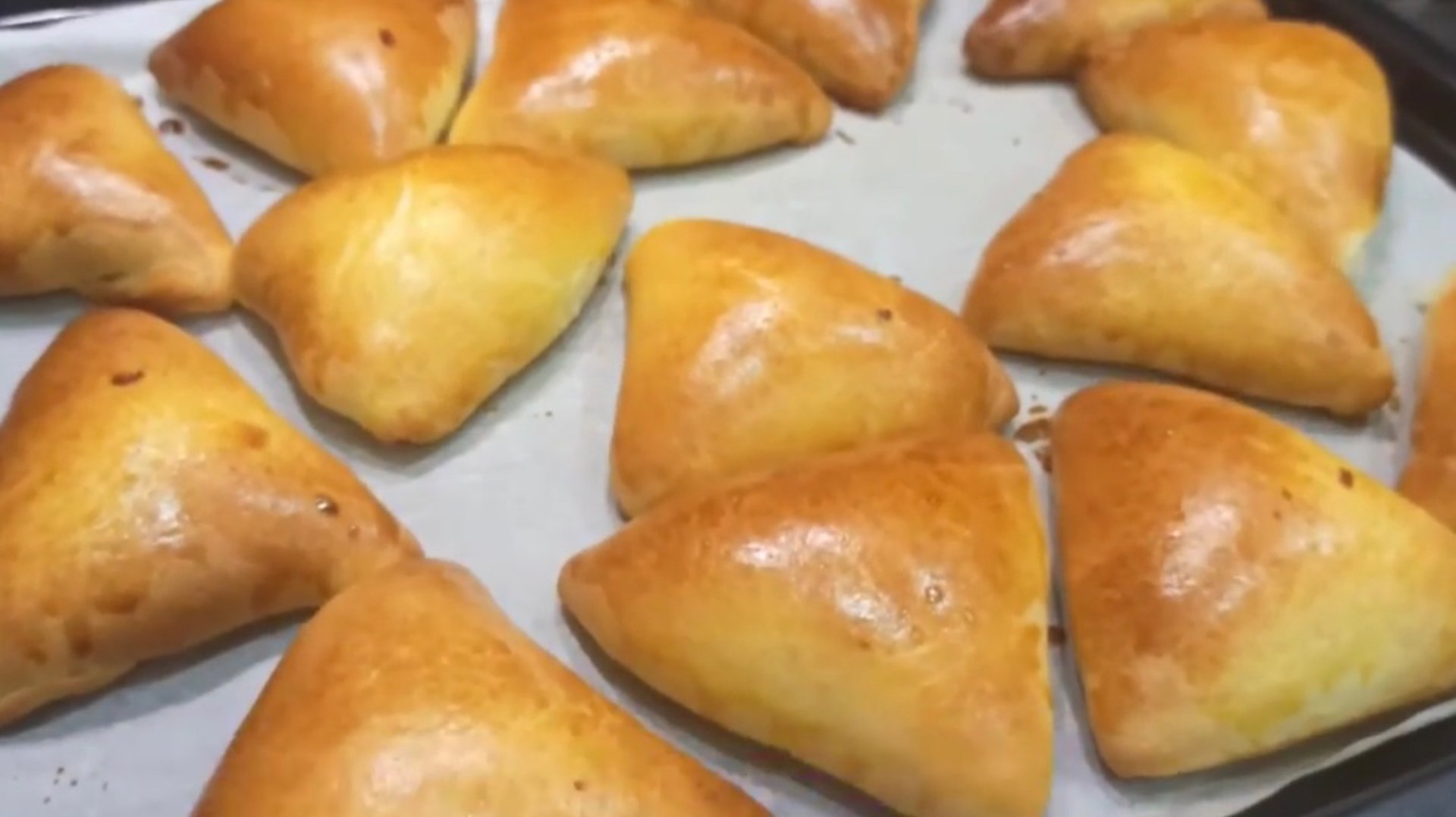 Пирожки с вишней в духовке / Идеальная начинка из вишни, которая не вытекает + рецепт теста «водолаз смотреть онлайн