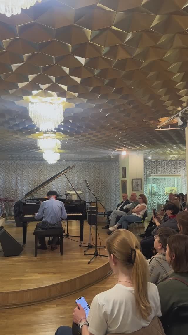 «Ночь в музее» в Галерее Тушино: джазовые портреты смотреть онлайн