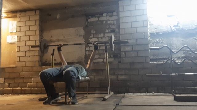 176 день. Жим штанги. Последний подход. сегодня без монт? смотреть онлайн
