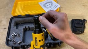 Гайковёрт трещотка DEWALT угловая 18 вольт