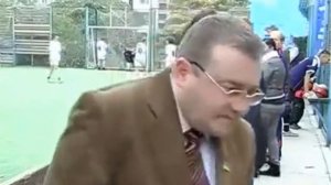 Мем "Прилетело мячом в голову"