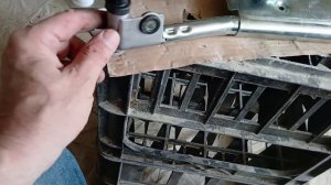 039 Замена трапеции дворников на Гранте.mp4