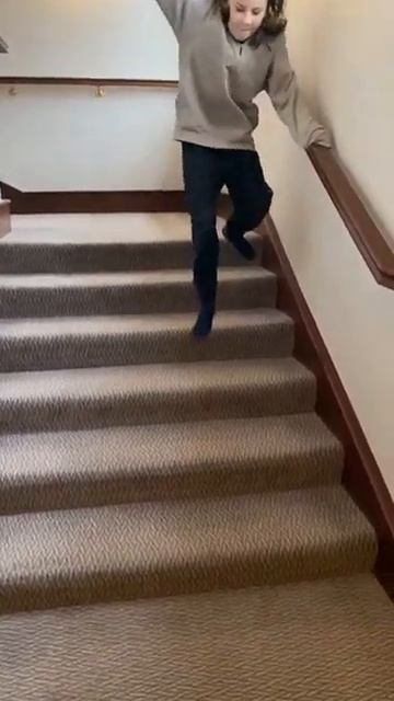 как быстро пройти по лестнице смотреть онлайн