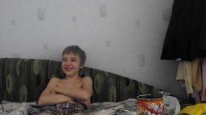 Мальчик В трусах курнул