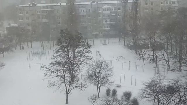 СНЕГ МЕТЕТ И ВОТ ОНА ЗИМА snow sweeps and here it is winter