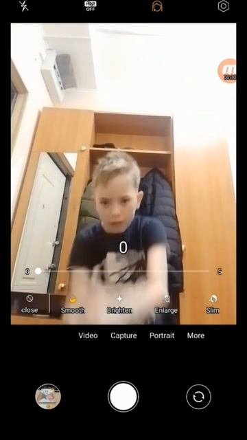 Русский язык внизу, кто поймет что это за приложение л?