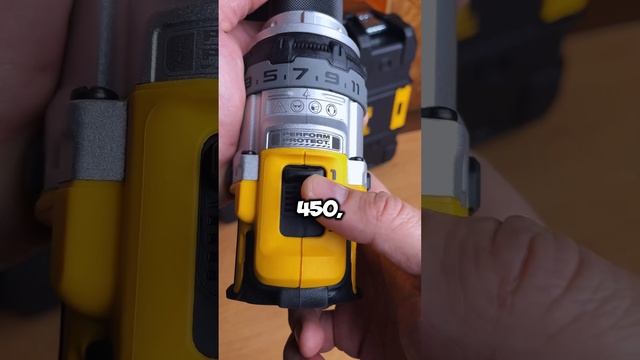 Дрель-шуруповерт DeWalt DCD1007