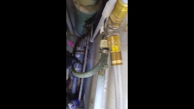 Монтаж гигиенической лейки и держателя с клапаном Bossin