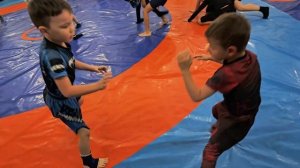 Спарринг по борьбе среди детей 5 - 6 лет. /грэпплинг