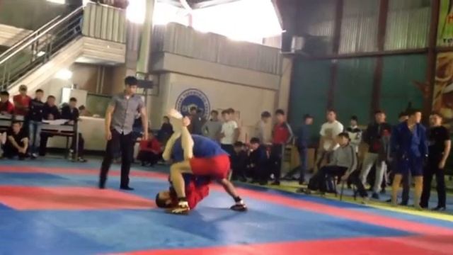 Албагачиев Алик 60 кг профессиональное боевое самбо. смотреть онлайн