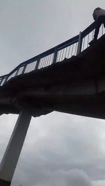 Проход по лестнице 20 метров в высоту с другой стороны смотреть онлайн