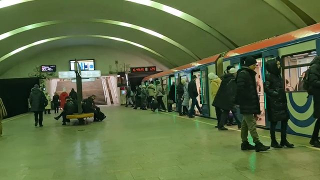 81-767 Москва 2019 На станции Коньково смотреть онлайн