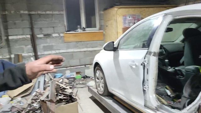 В процесі сварки найшовся покупець. Стойка вже готова.