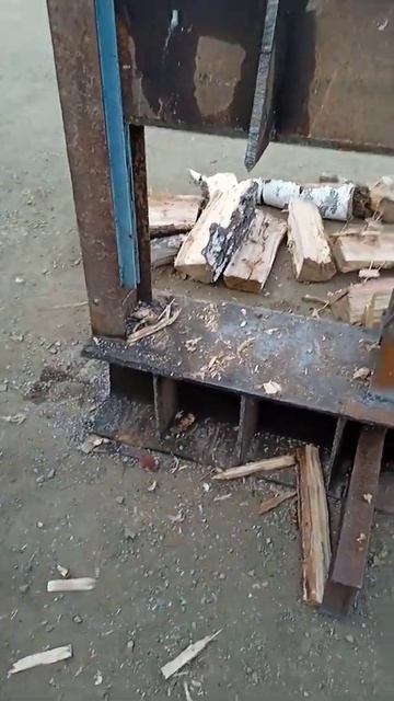 вертикальный гидравлический Дровокол смотреть онлайн