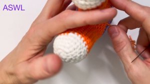 Как зашить дырочку между нижними лапами