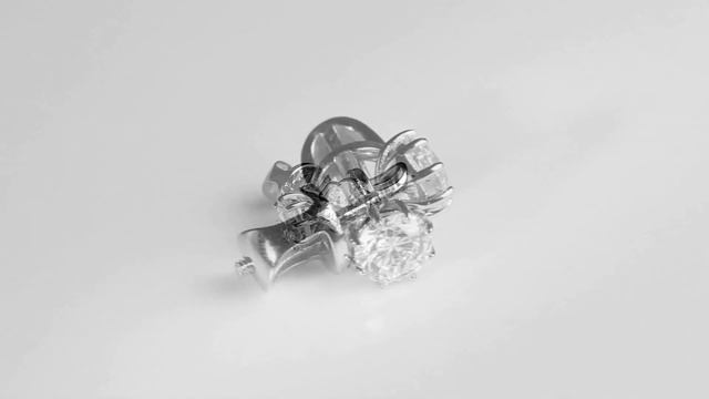 Серьги-пуссеты из белого золота с бриллиантами 0,72 кар?