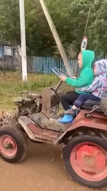 Покатушки на мини-тракторе КМЗ-012 (Т-010). Деревенский др? смотреть онлайн