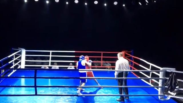 1 раунд Всеукраїнський турнір з боксу червоний кут Бон смотреть онлайн