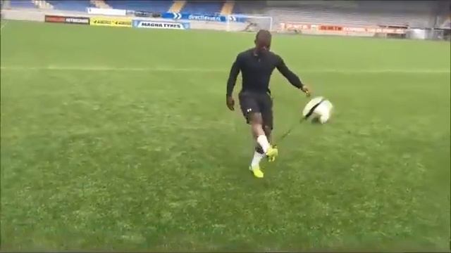 Футбольный тренажер Pure2Improve Football Trainer