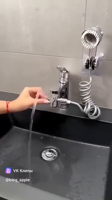 Насадка на смеситель с душевой лейкой! #сантехник #сме? смотреть онлайн