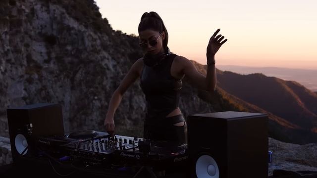 Elay - Live Set_Angeles Forest Sunset, California Melodic