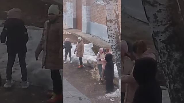 😱ВОЙНА СНЕЖКАМИ ДЕВОЧЕК ПРОТИВ МАЛЬЧИКОВ ЧАСТЬ 1