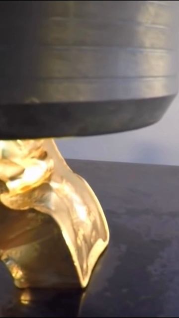 Что произойдет с Золотом, если СЖАТЬ его под Гидравлич смотреть онлайн