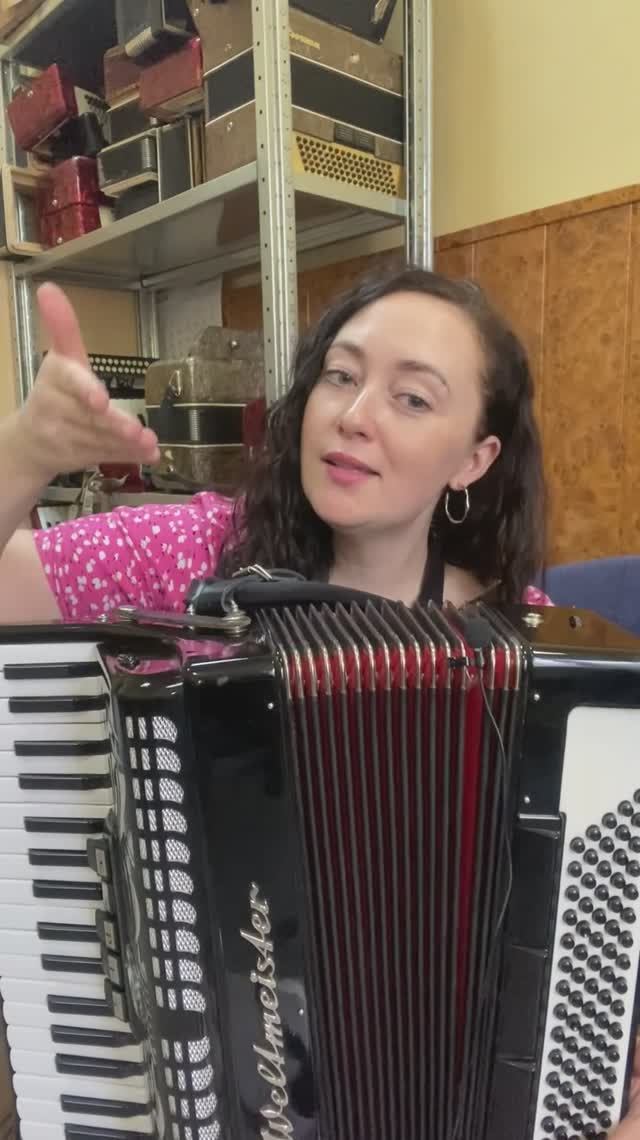 Продаю аккордеон Weltmeister Caprice 3/4 смотреть онлайн