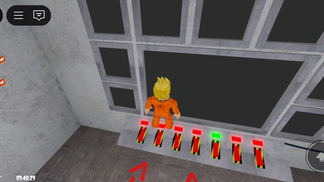 Roblox игра хорор убегаю от полицейского сирены!!!