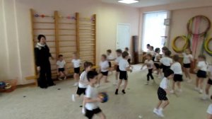 Родительский клуб «Школа мяча» в средней группе. Занят?