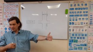 Остановиться у светофора.