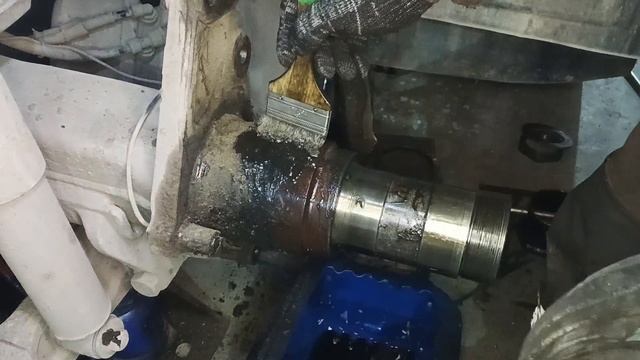 Замена сальников ступицы заднего моста на автомобиле Камаз 65206-Т5. смотреть онлайн