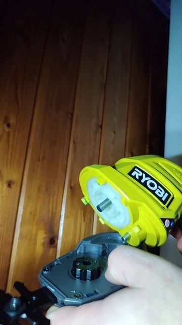 Аккумуляторные ножницы-кусторез Ryobi RY18GSA! смотреть онлайн