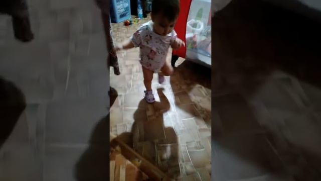 тапочки пикалки. учимся ходить в обуви смотреть онлайн