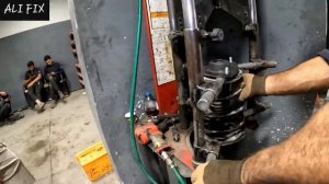 как заменить переднюю опору стойки ... toyota camry 2018-2025 (мом