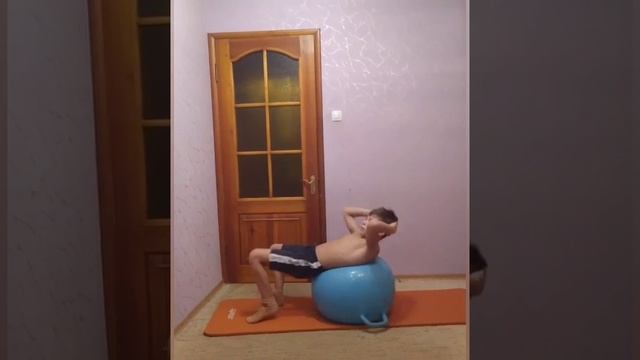 Комплекс упражнений с мячом. Растяжка. смотреть онлайн