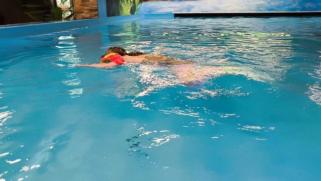 научилась держаться на воде смотреть онлайн
