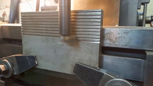Губки тисков (фрезерование канавок) смотреть онлайн