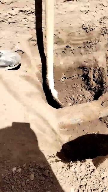 Вырывали под канализацию🚽 а нарвались на кабель ⚡ #с? смотреть онлайн