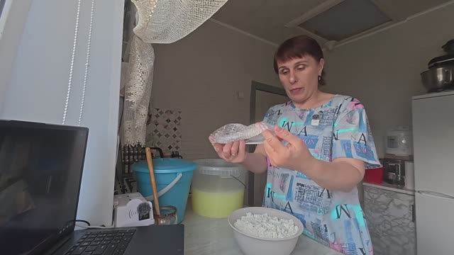 Дома дела ждут, а мы другим заняты! смотреть онлайн