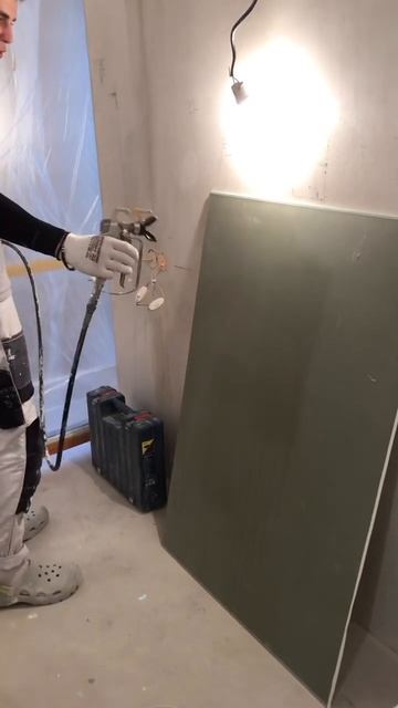 Молодая Малярка! GRACO 390! #graco #малярка #малярныеработы #м? смотреть онлайн