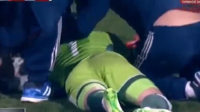 В голову Акинфеева попал ФАЕР в Игоря Акинфеева смотреть онлайн