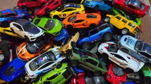 Большая коробка, полная маленьких крутых машинок