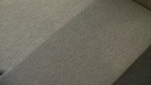 mixkit-cleaning-the-fabric-of-a-sofa-34661-hd-ready смотреть онлайн