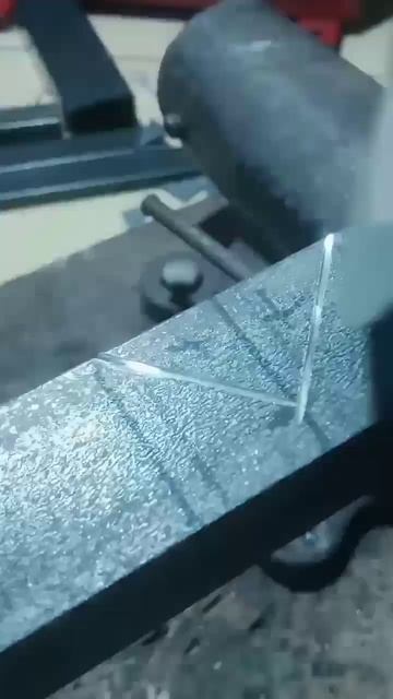 приемы резки уголка из железа #weldingtipsandtricks #welder #diy смотреть онлайн