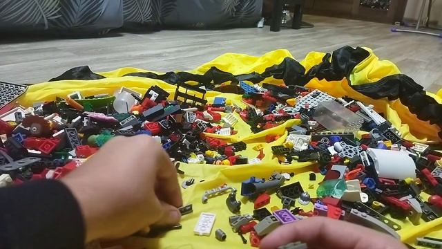 в этой странной коробки lego мне пришлось собрать найти смотреть онлайн